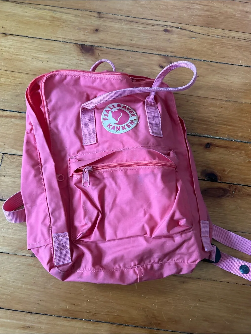Fjallraven Kånken Pink Classic Backpack flaws